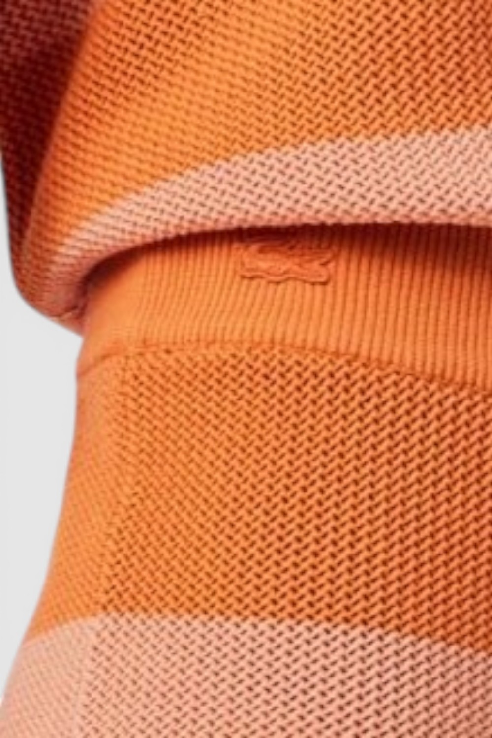 תמונת תקריב דוגמן של מכנסיים קצרים