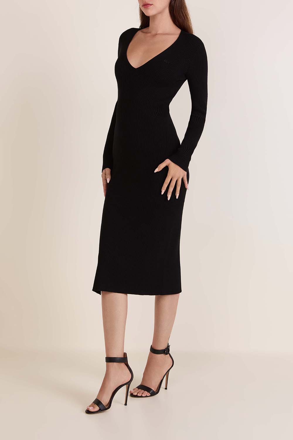 תמונת דוגמן קידמית של שמלת ריב