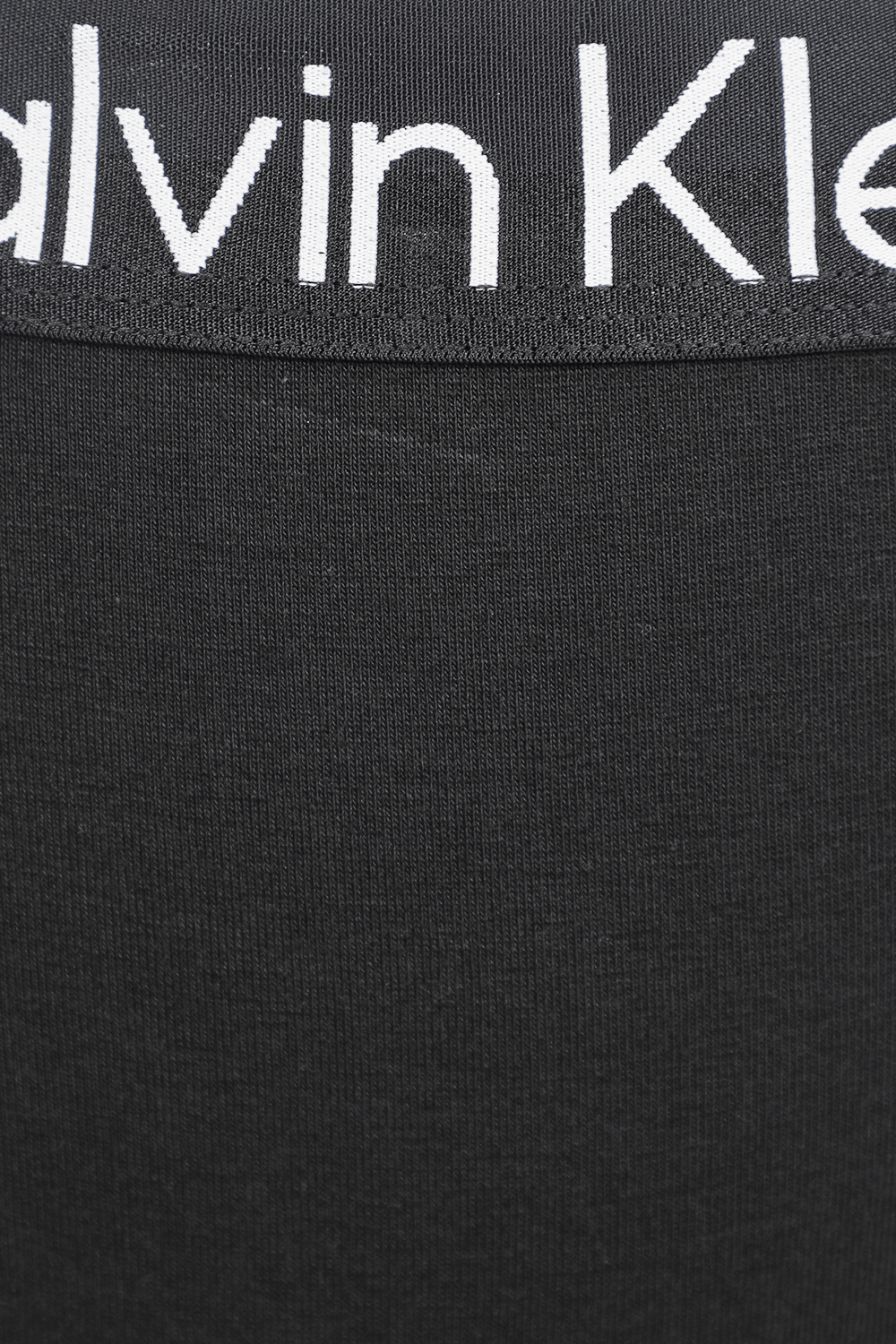 תמונה אחורית של תחתונים בגזרה ברזילאית בגוון שחור