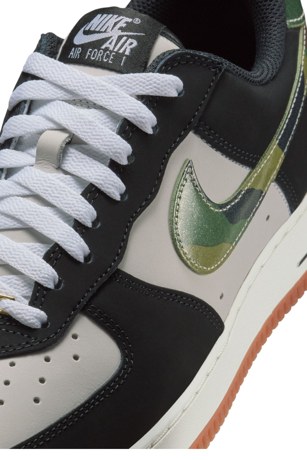 תמונת פנים של נעלי סניקרס אייר פורס 1