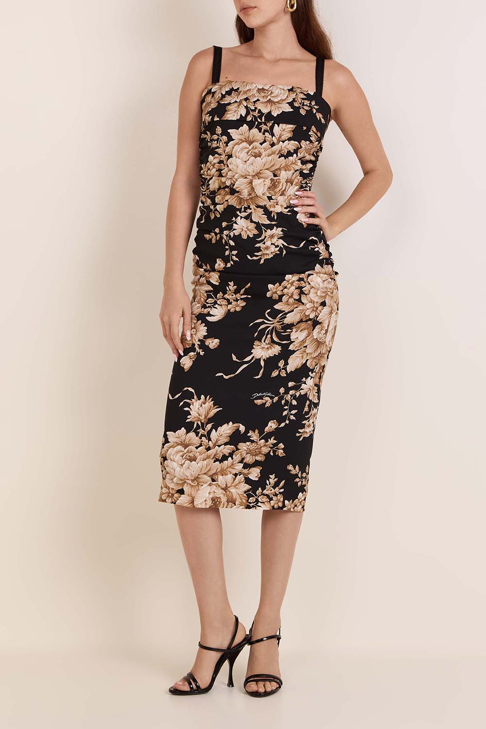 תמונת דוגמן קידמית של שמלת משי בהדפס פרחים