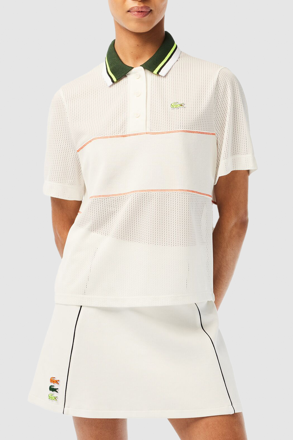 תמונת דוגמן קידמית של חולצת פולו קצרה