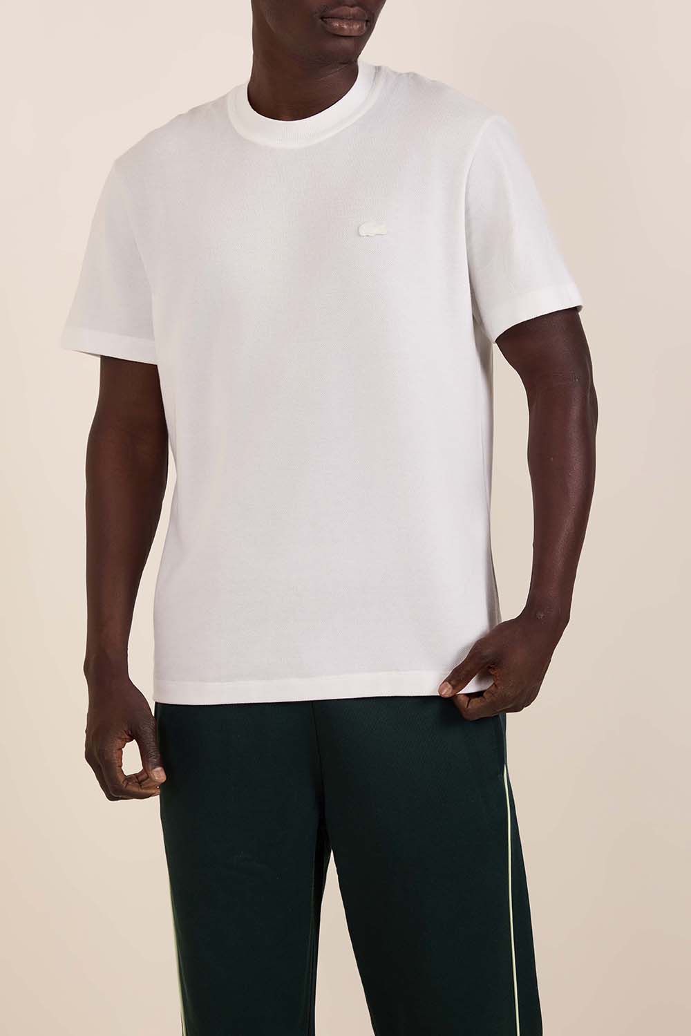 תמונת דוגמן קידמית של חולצת טי