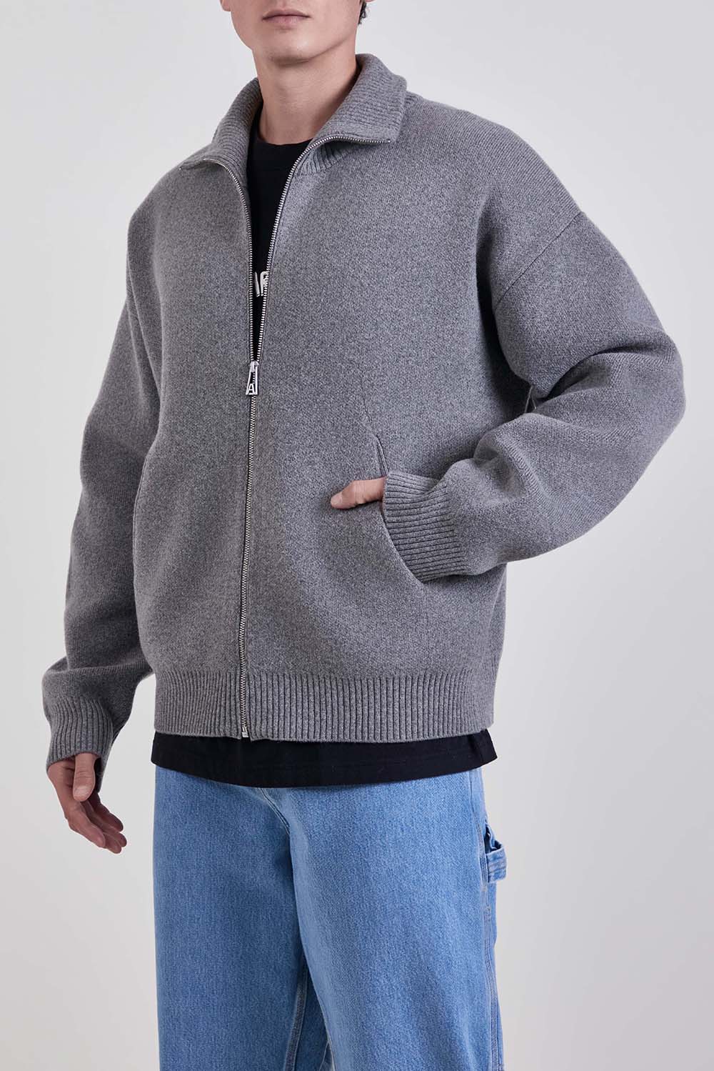 תמונת דוגמן קידמית של סריג קרדיגן