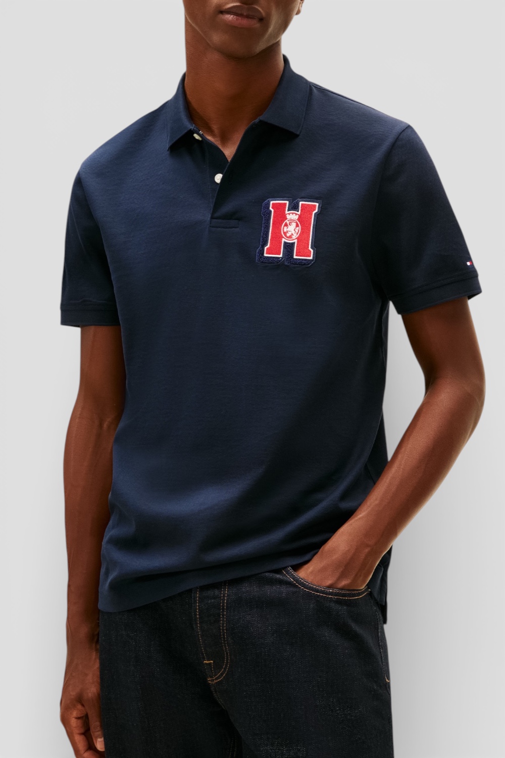 תמונת דוגמן קידמית של חולצת פולו