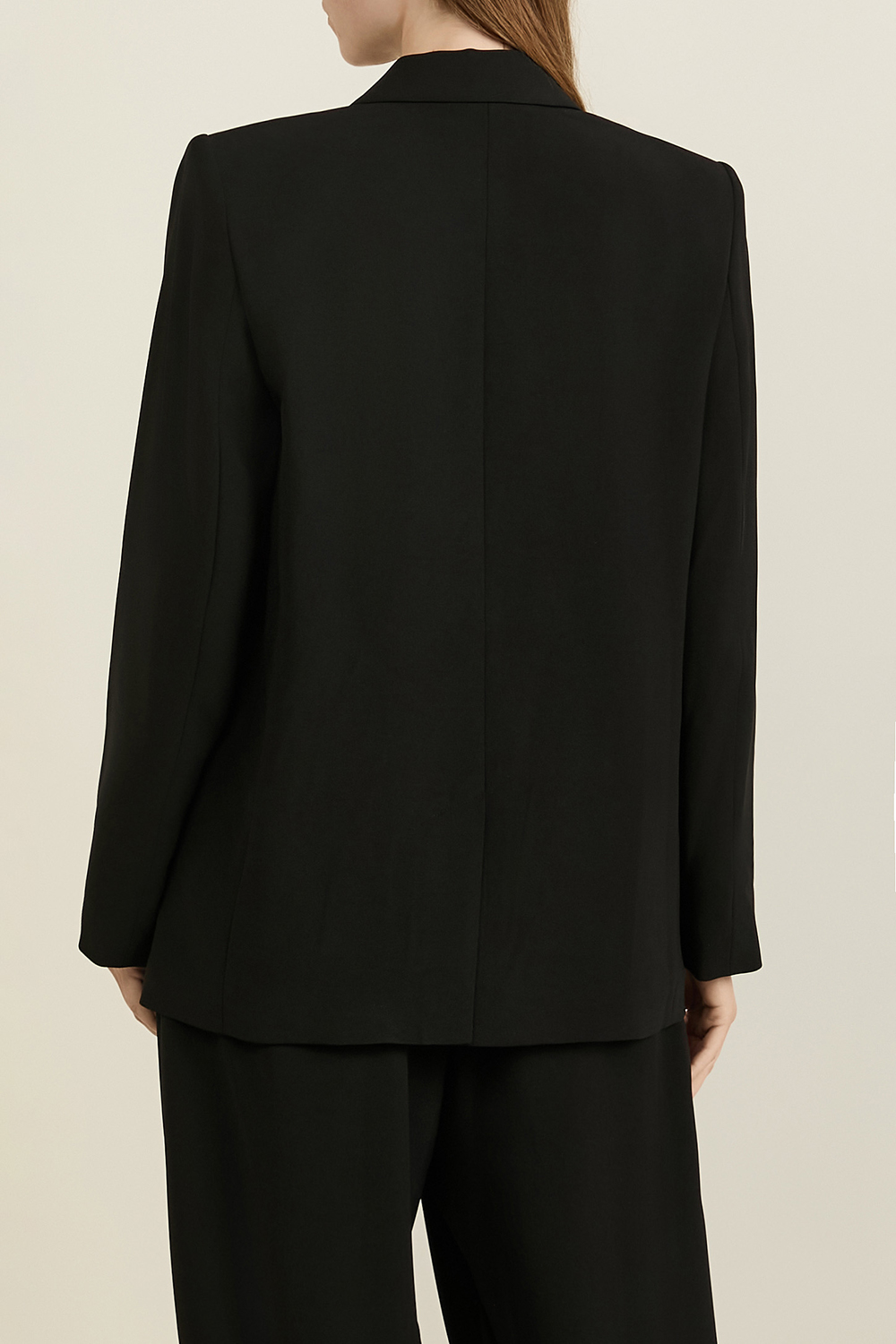 תמונת דוגמן אחורית של ז'קט מחוייט