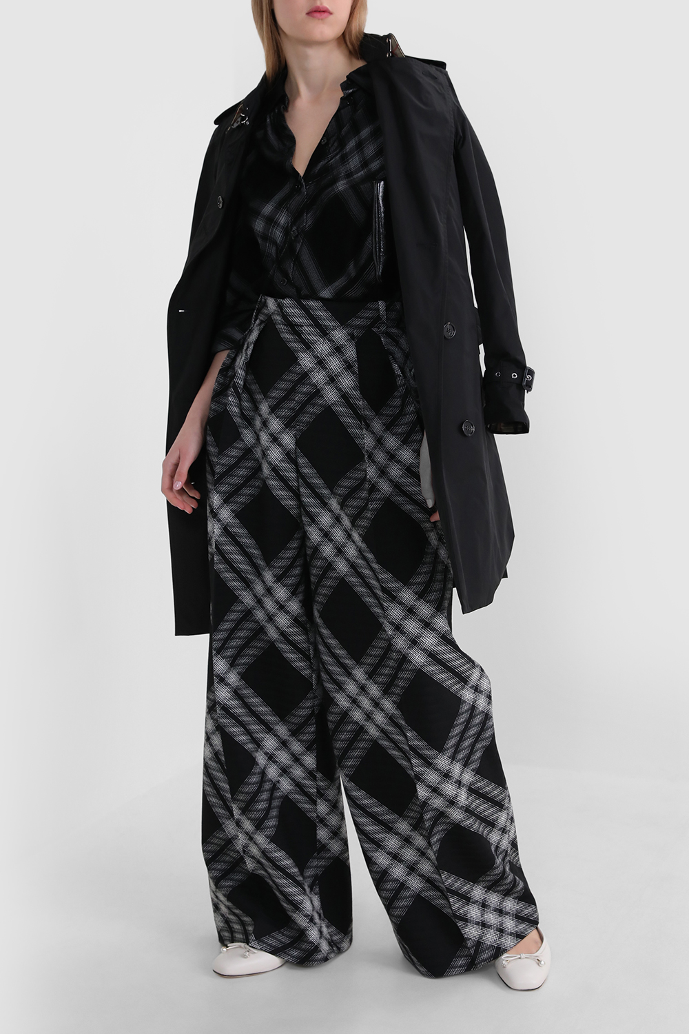 תמונת דוגמן קידמית של נעלי בובה