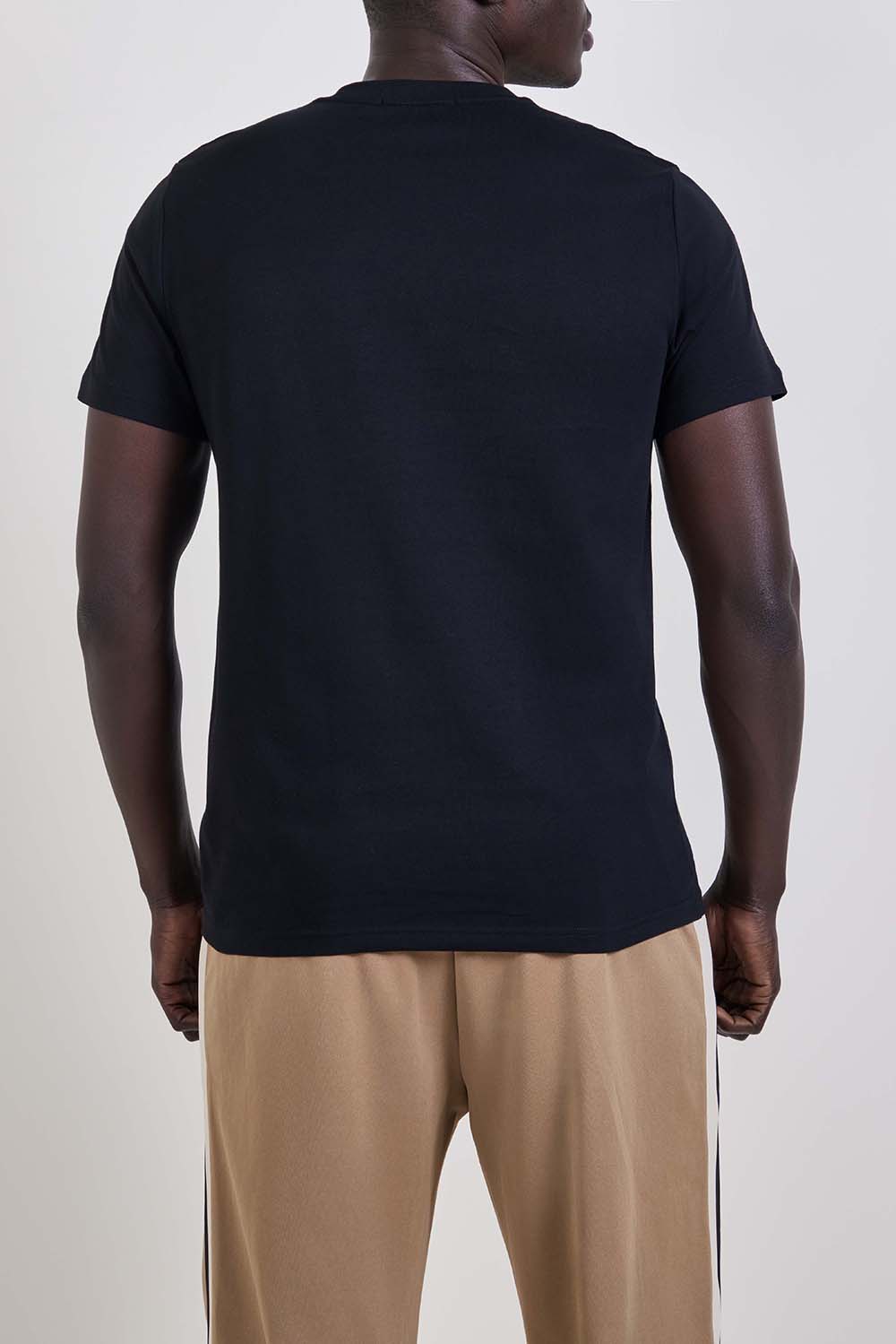 תמונת דוגמן אחורית של חולצת טי