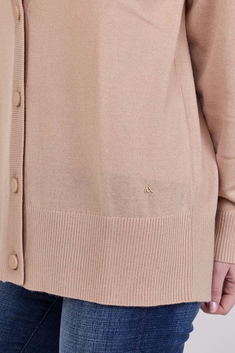 תמונת תקריב דוגמן של קרדיגן