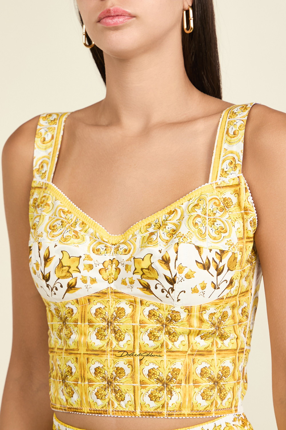 תמונת תקריב דוגמן של טופ מחוך מג'וליקה