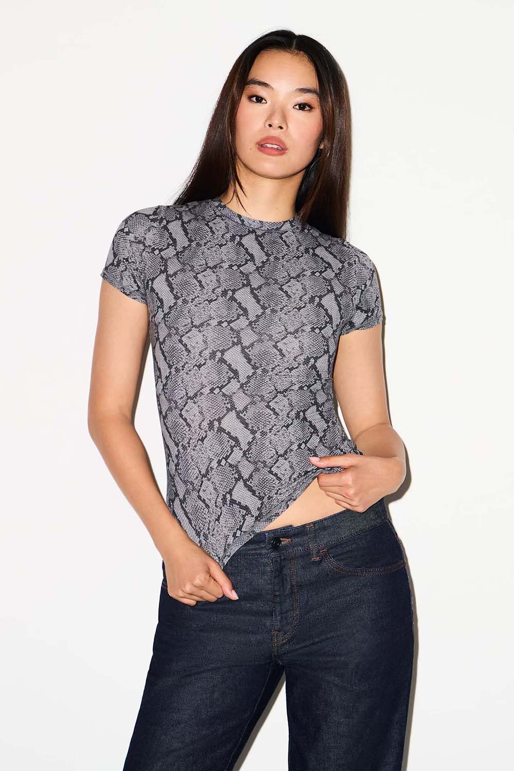 תמונת דוגמן קידמית של SHORT SLEEVE T-SHIRT