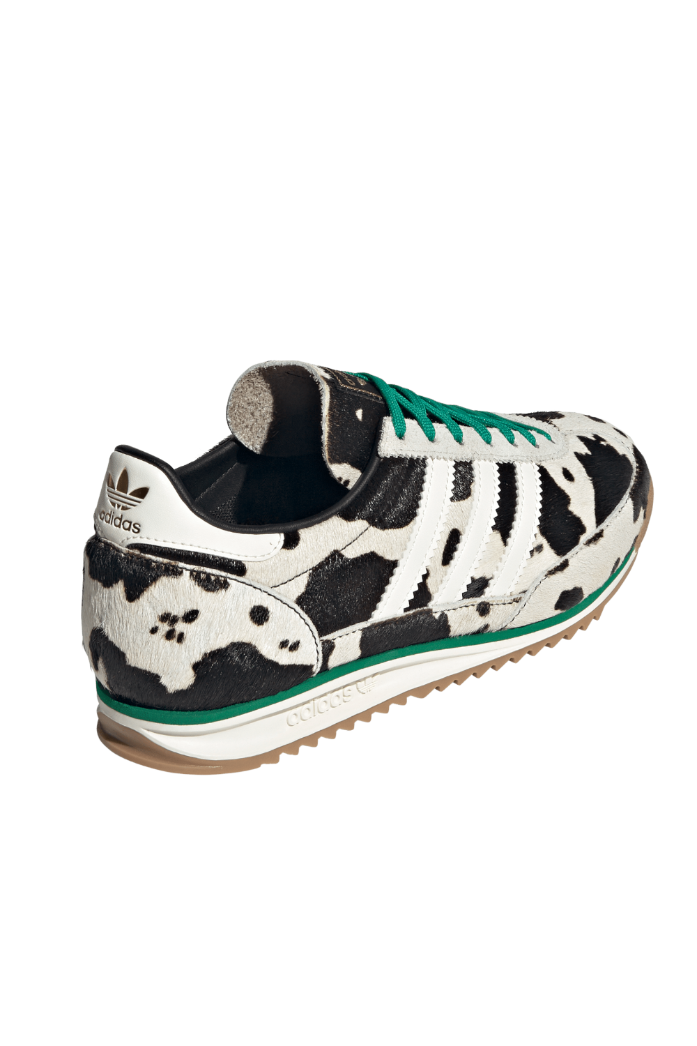 תמונת תקריב של נעלי סניקרס