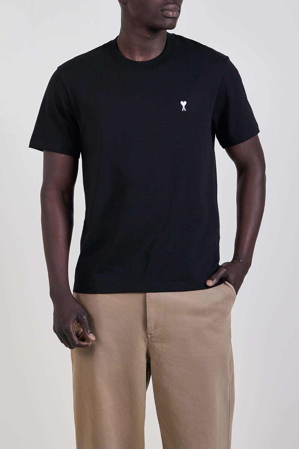 תמונת דוגמן קידמית של חולצת טי