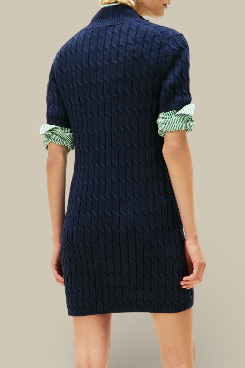 תמונת דוגמן אחורית של שמלת מידי