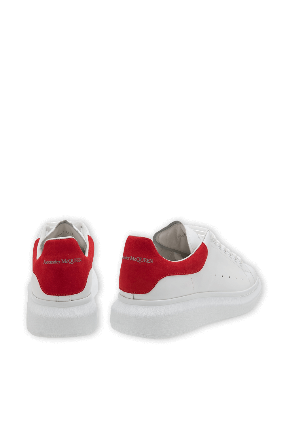 תמונת תקריב של Exaggerated-Sole Leather Sneakers