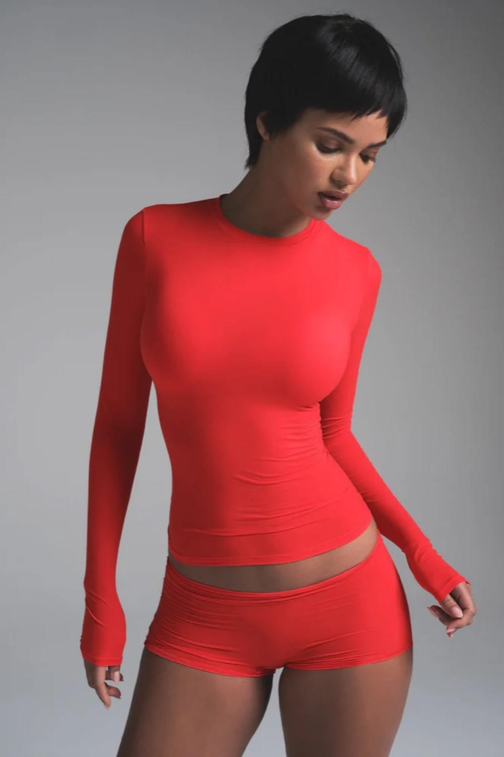 תמונת תקריב דוגמן של LONG SLEEVE T-SHIRT