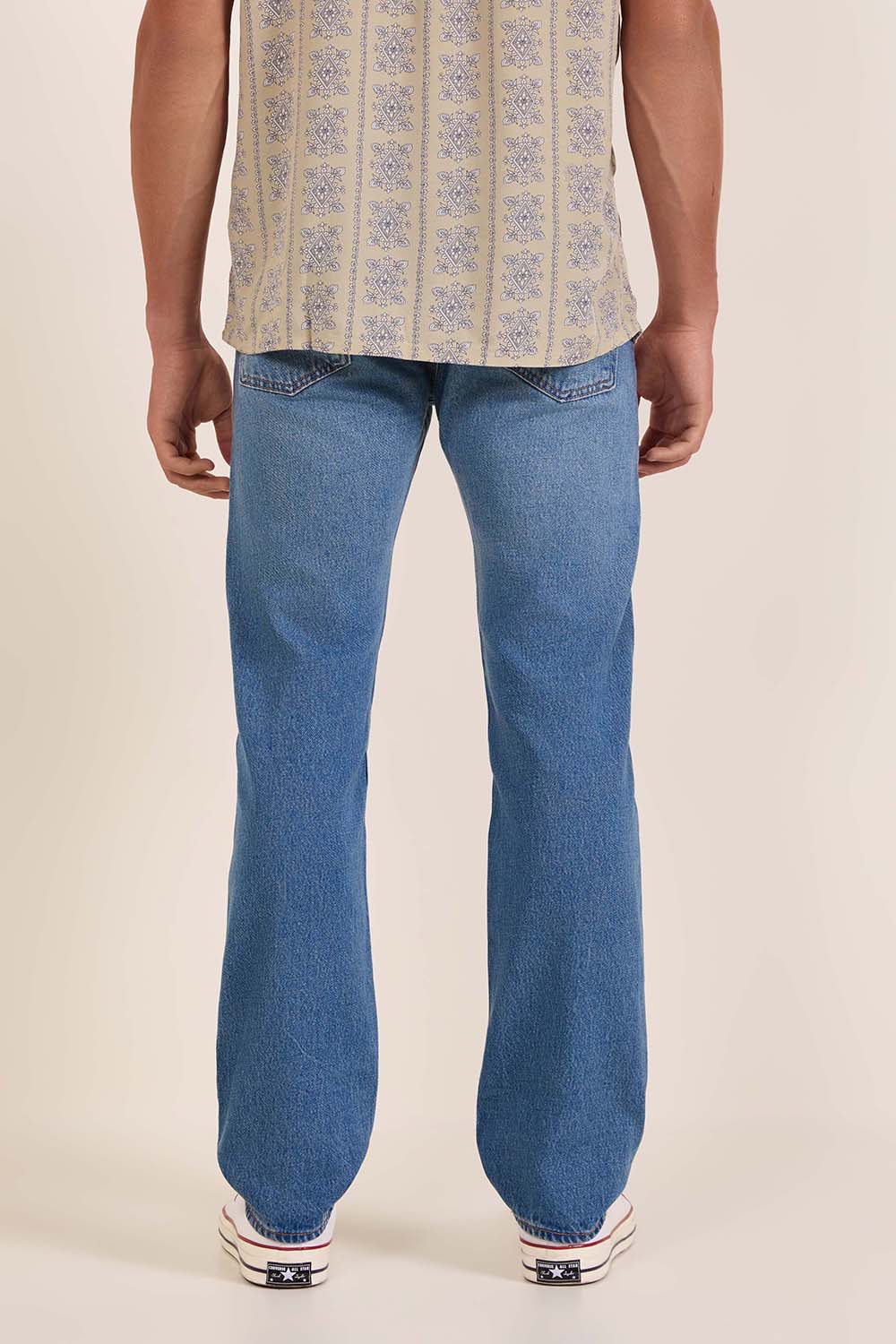 תמונת דוגמן אחורית של מכנסי ג'ינס 501 בגזרה ישרה