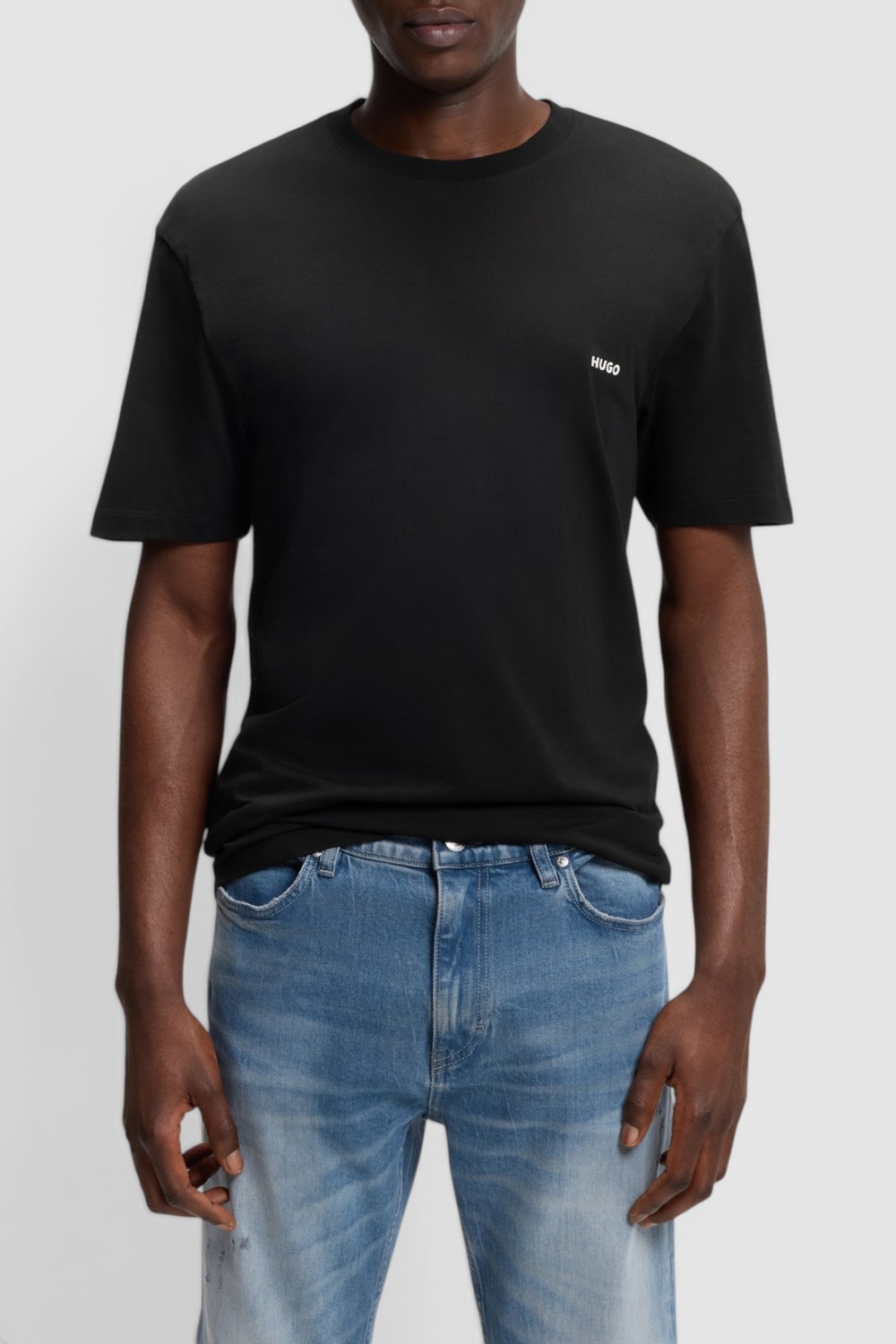 תמונת דוגמן קידמית של חולצת טי בגזרה משוחררת