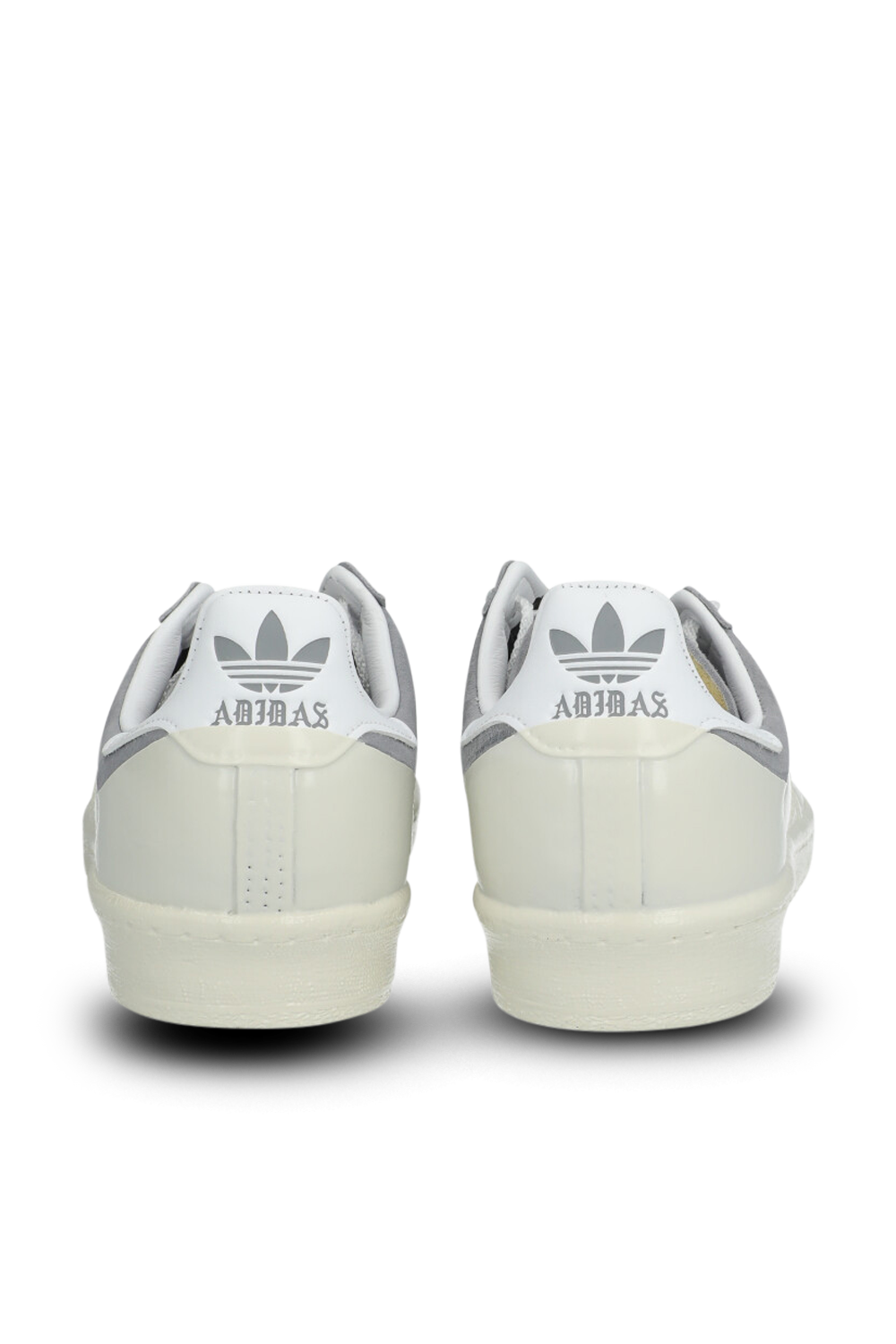 תמונת תקריב של נעלי סניקרס קמפוס 80