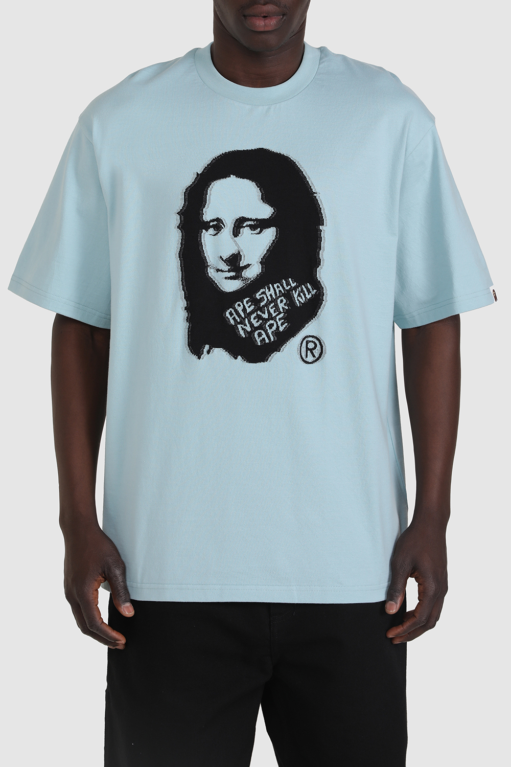 תמונת דוגמן קידמית של חולצת טי בגזרה נינוחה