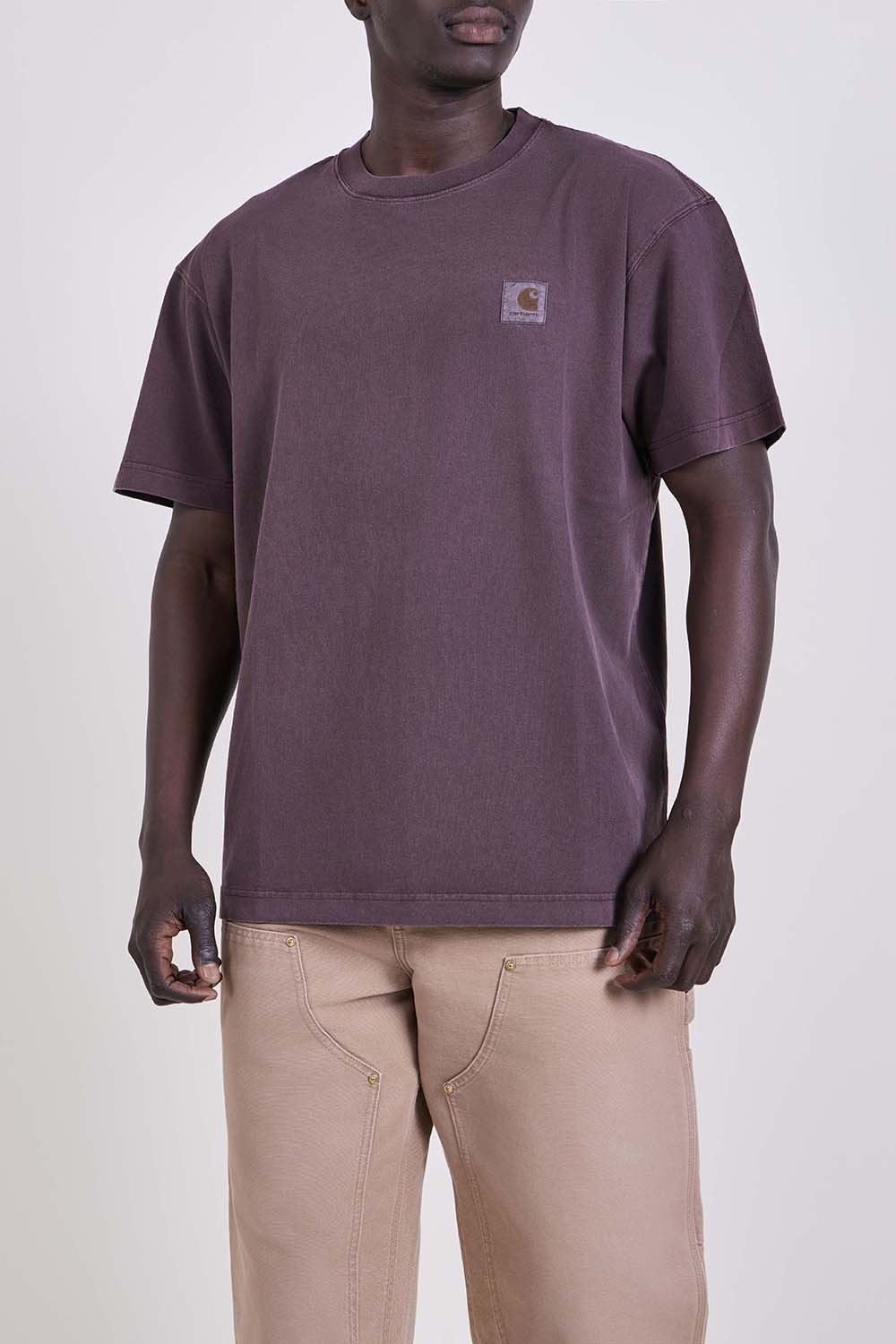 תמונת דוגמן קידמית של חולצת טי בגזרה משוחררת