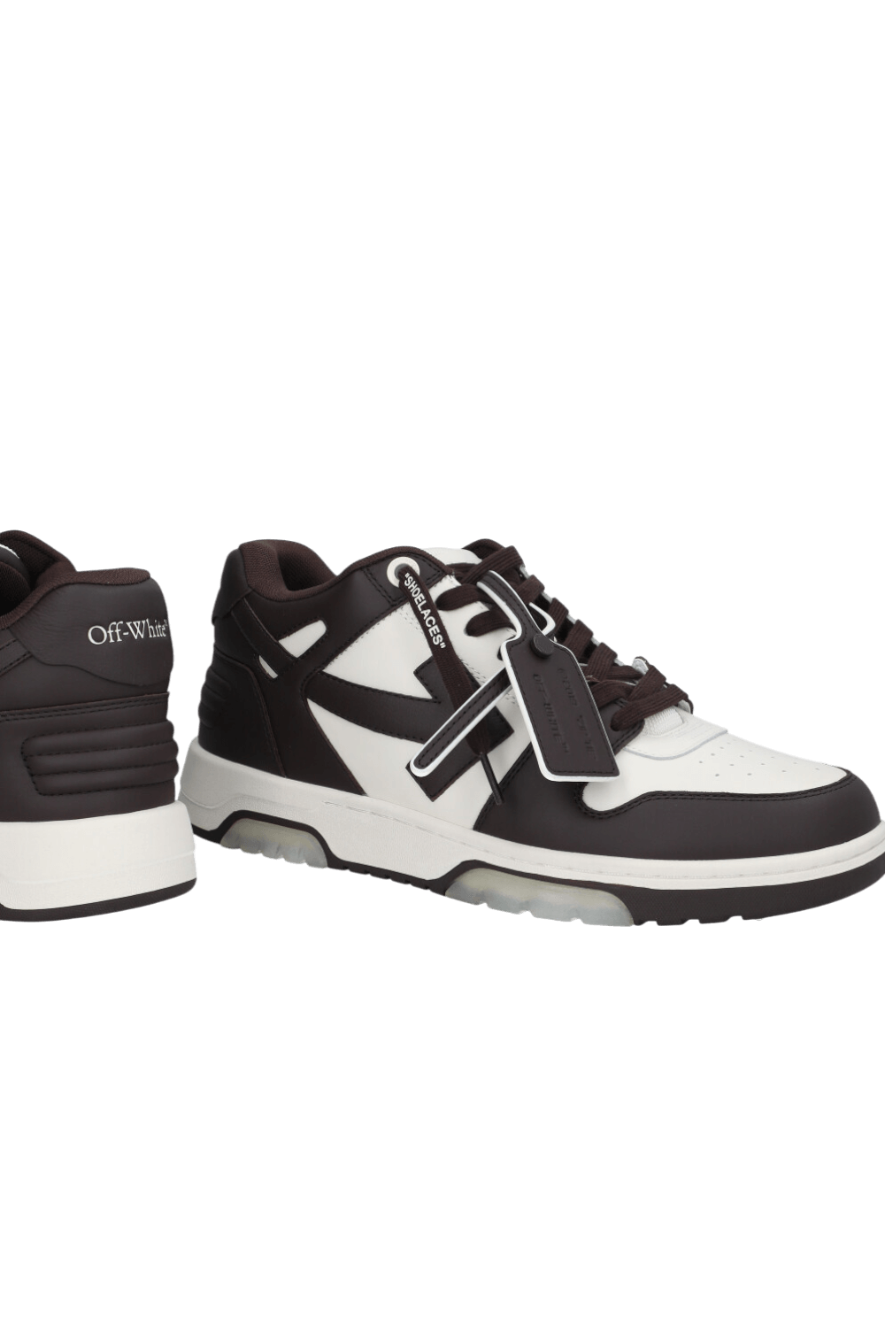 תמונת תקריב של נעלי סניקרס אוט אוף אופיס