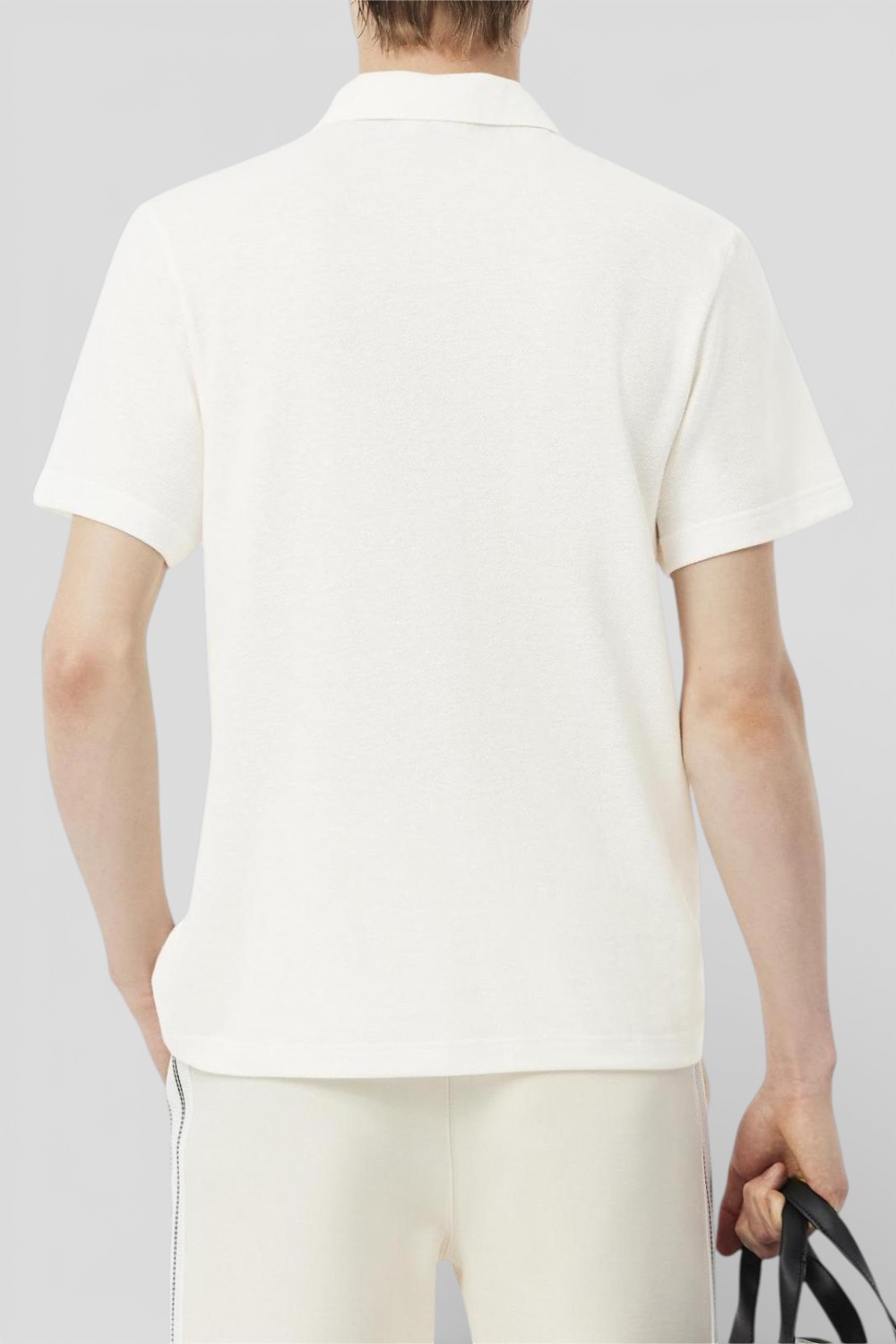 תמונת דוגמן אחורית של חולצת פולו