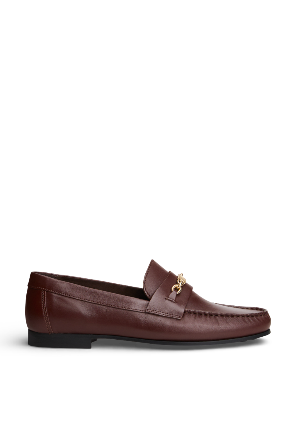 תמונה קידמית של נעלי מוקסינים עור