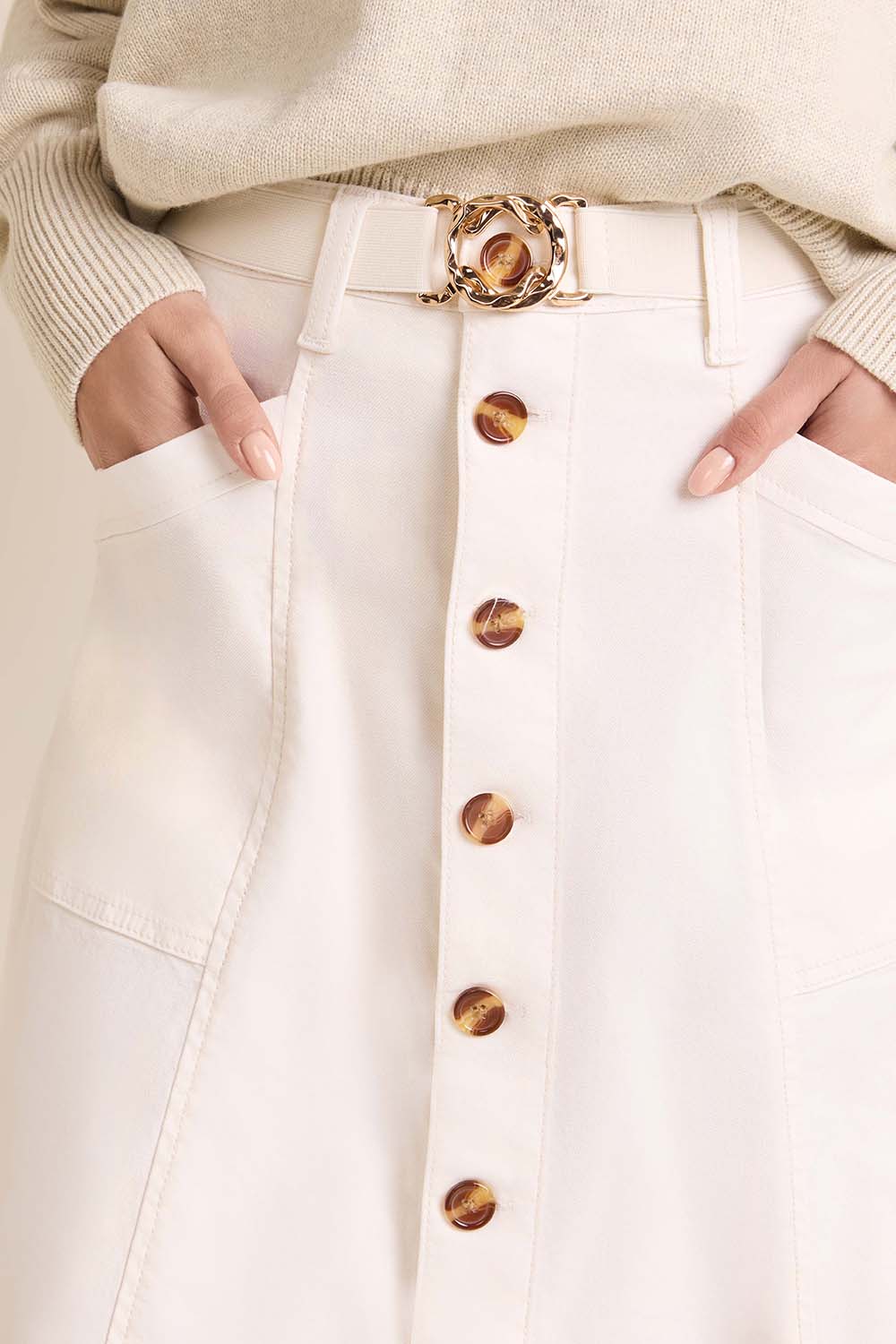 תמונת תקריב דוגמן של חצאית מקסי לילה