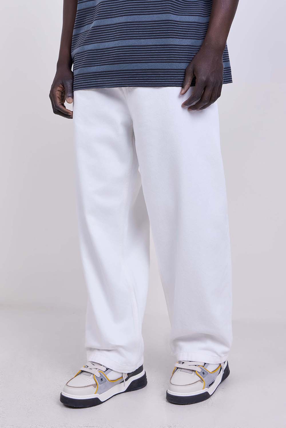 תמונת דוגמן קידמית של מכנסיים ארוכים ברנדון