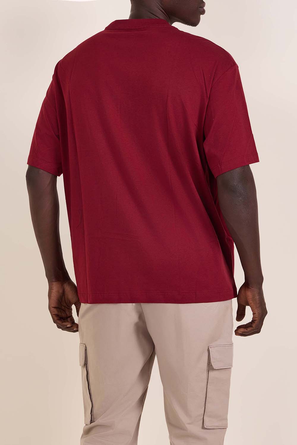 תמונת דוגמן אחורית של חולצת טי