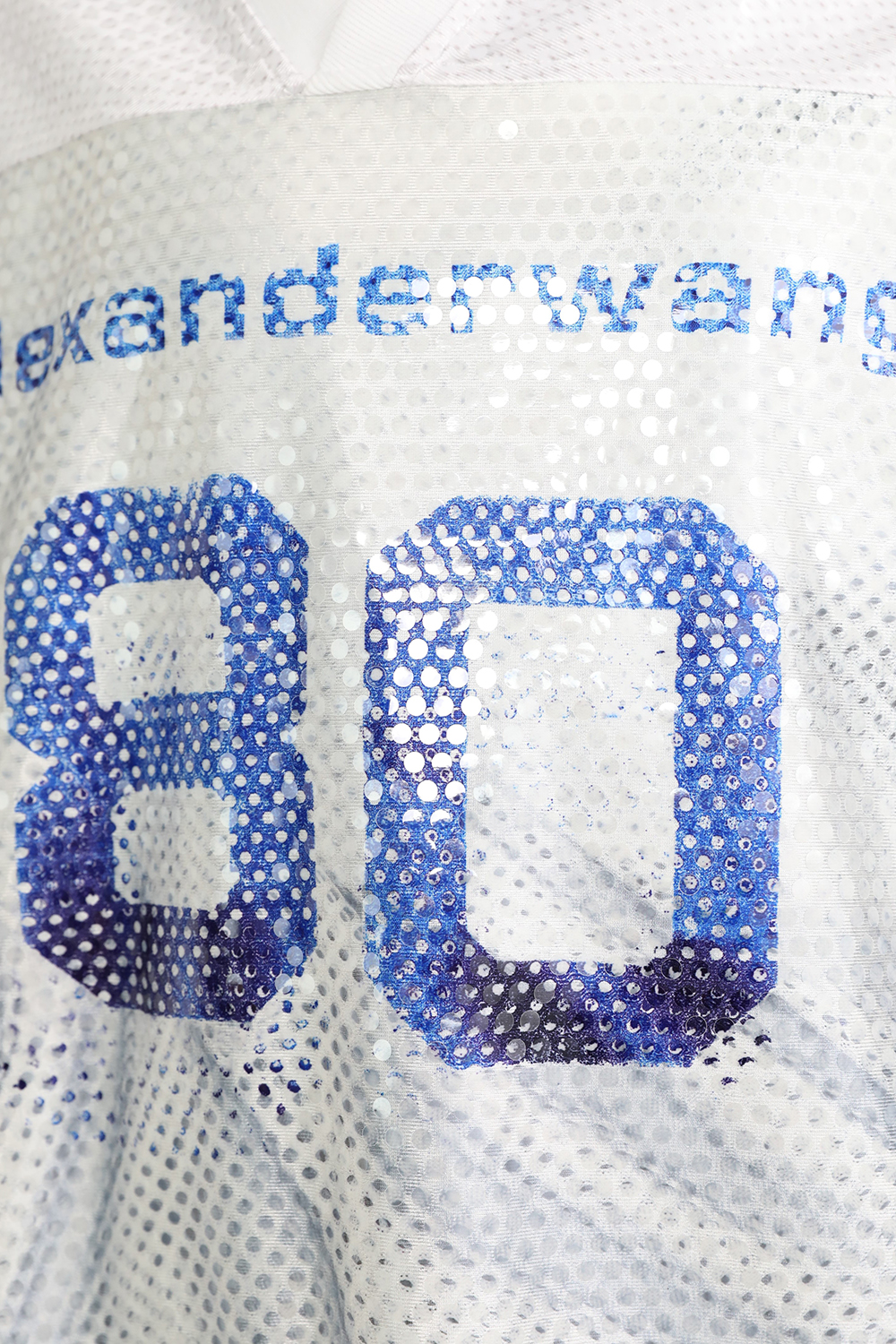 תמונת תקריב דוגמן של חולצת טי בוקסי פוטבול