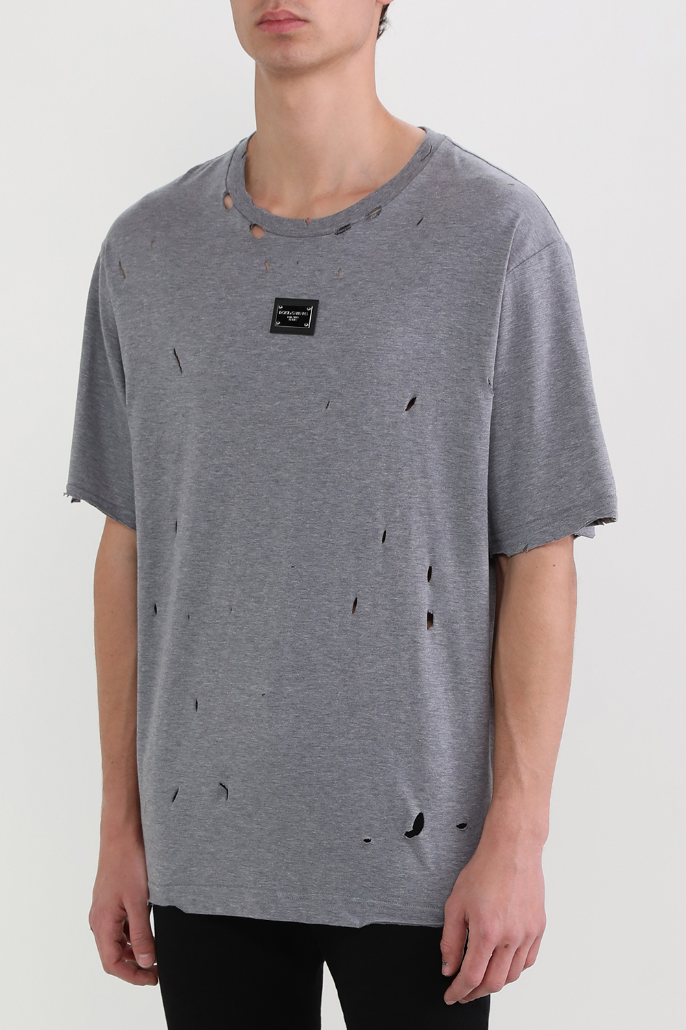 תמונת דוגמן קידמית של חולצת טי עם קרעים 