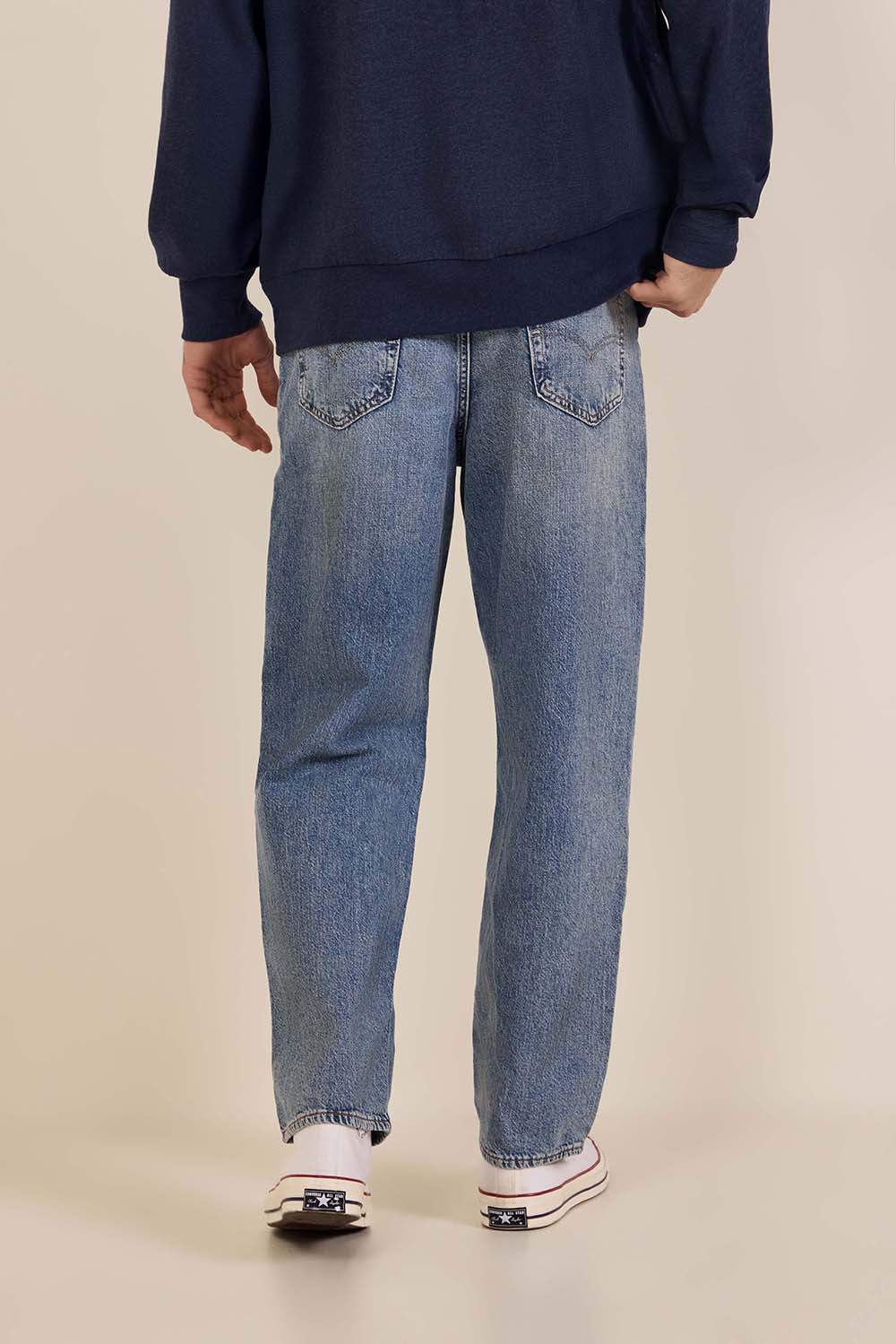 תמונת דוגמן אחורית של מכנסי ג'ינס 568 בגזרה רחבה