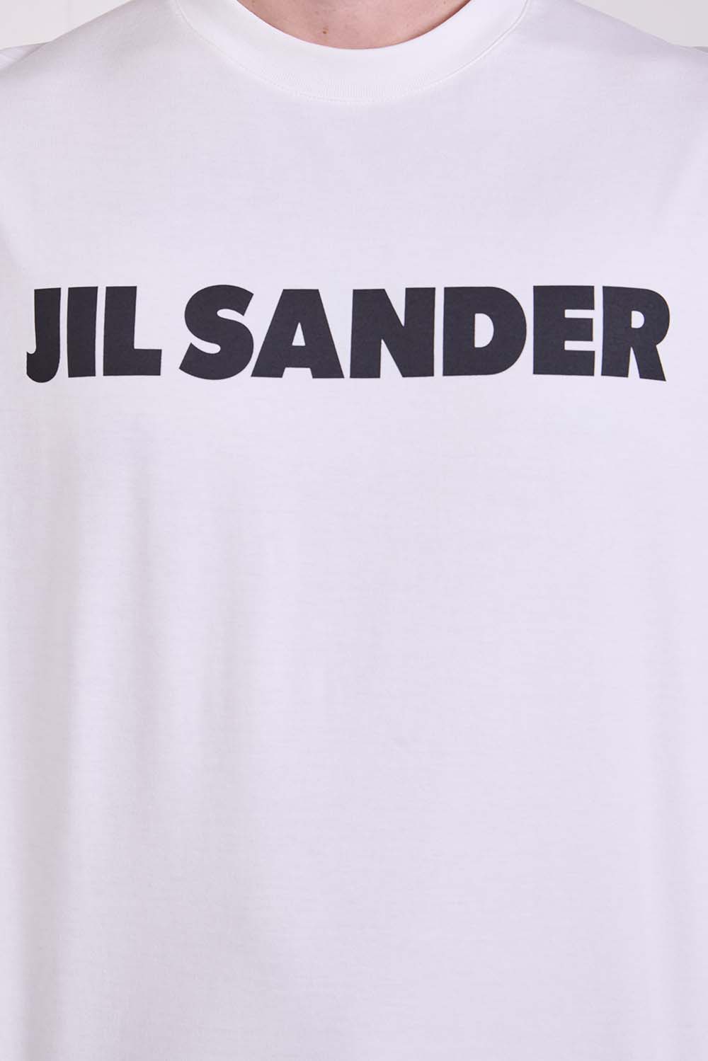 תמונת תקריב דוגמן של חולצת טי