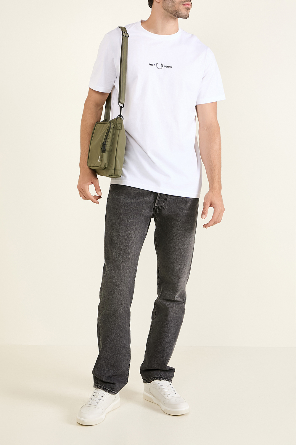 תיק קרוסבודי תמונת דוגמן קידמית של תיק קרוסבודי