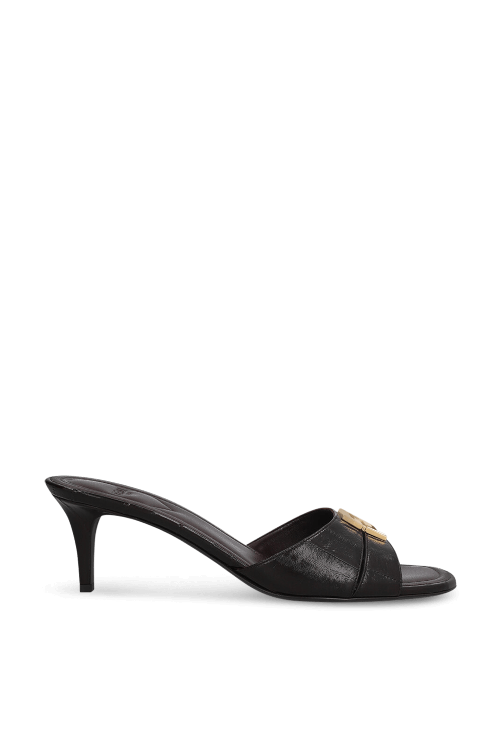 תמונה קידמית של סנדלי עקב