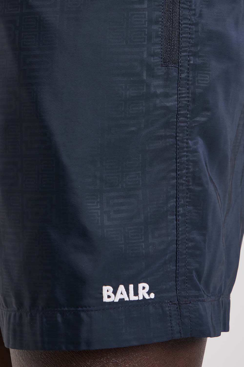 תמונת תקריב דוגמן של מכנסי בגד ים