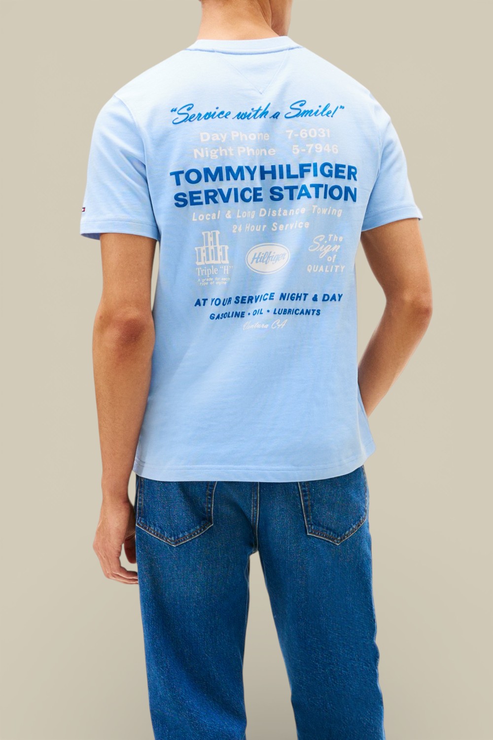 תמונת דוגמן אחורית של חולצת טי