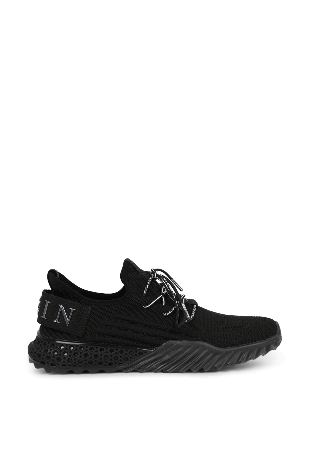 תמונה קידמית של נעלי ריצה שחורות אייקוניק