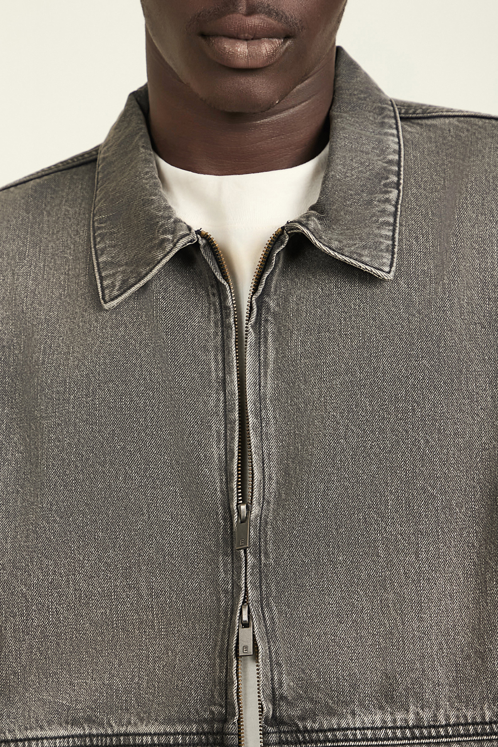 תמונת דוגמן אחורית של ז'קט ג'ינס