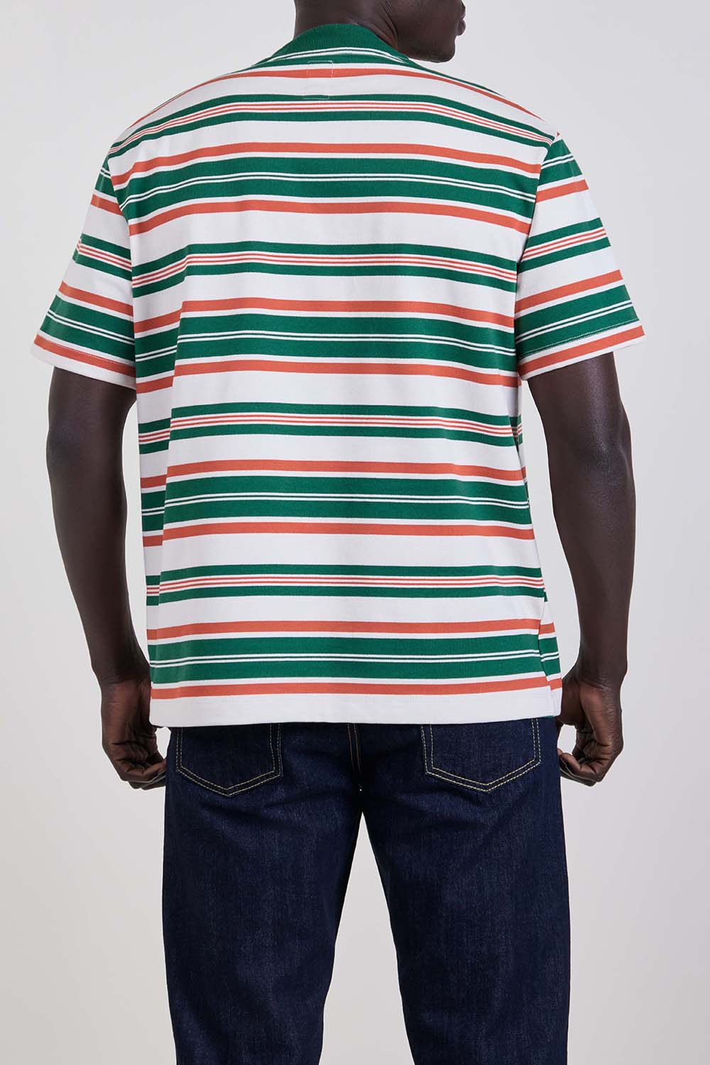 תמונת דוגמן אחורית של חולצת טי