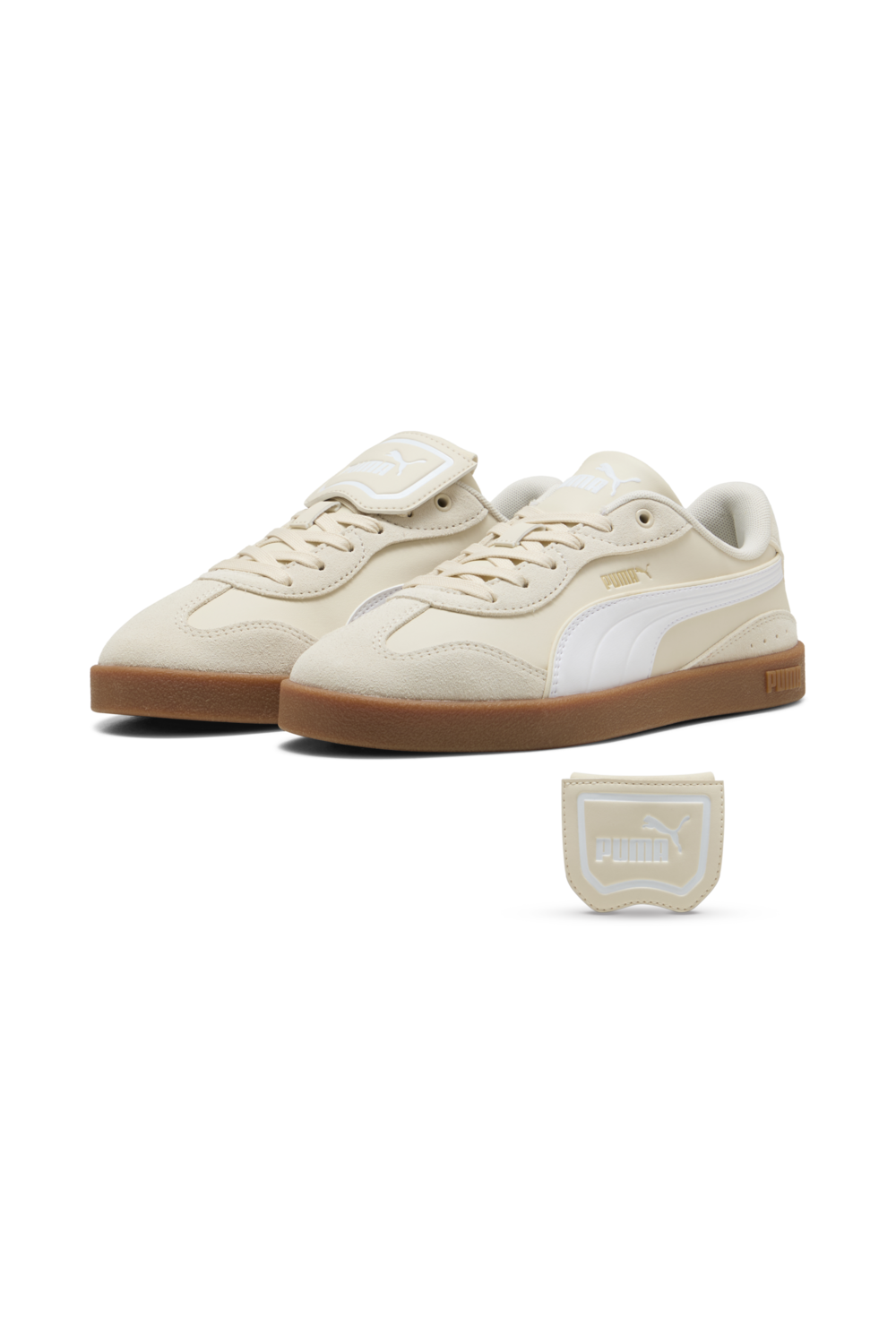 תמונת תקריב של נעלי סניקרס