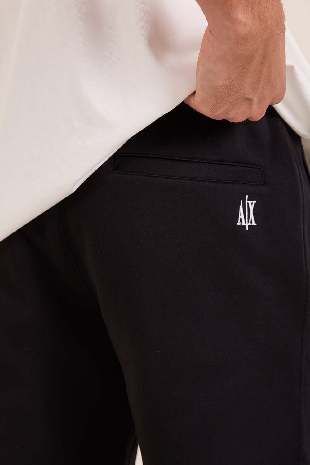 תמונת תקריב דוגמן של מכנסי פוטר