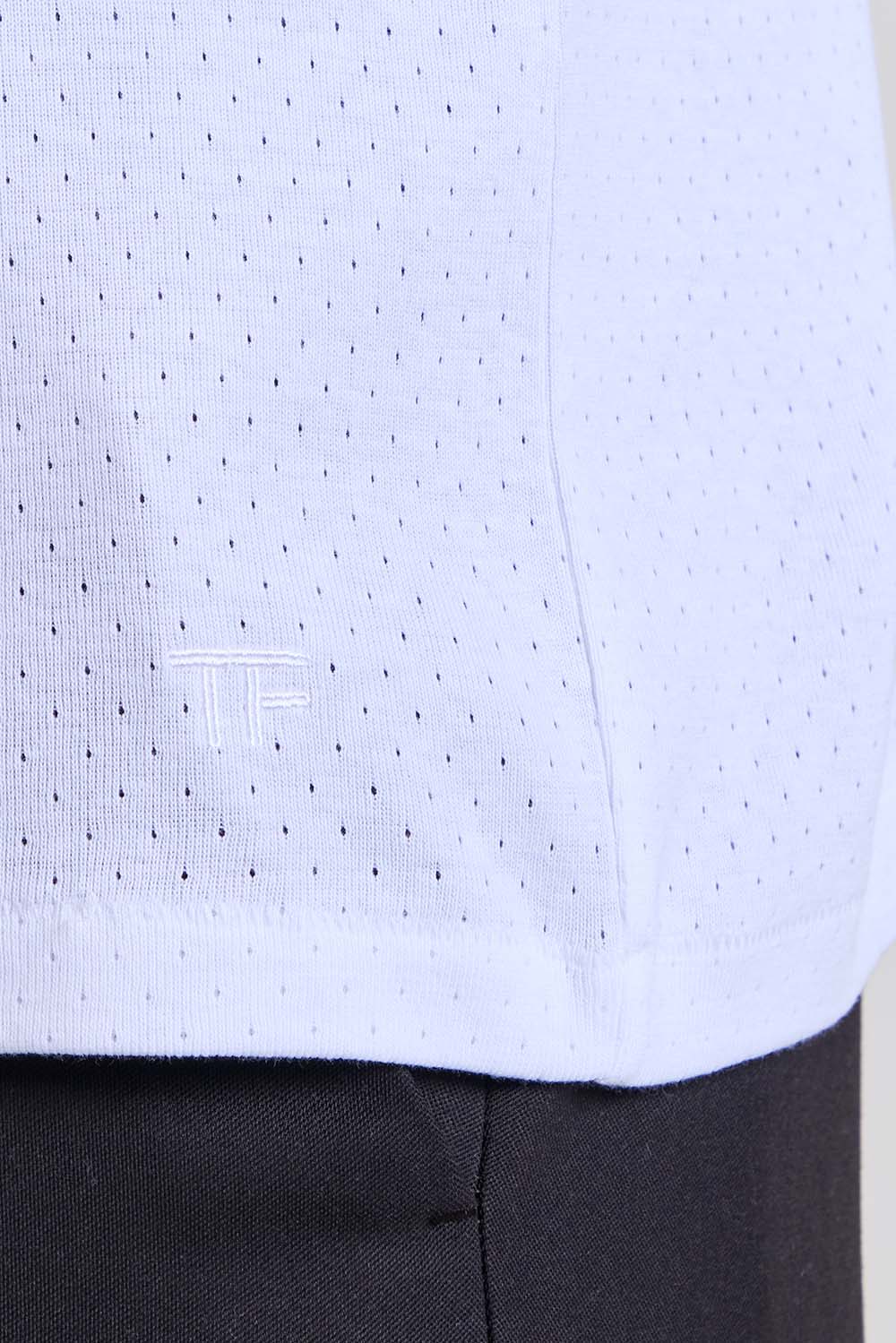 תמונת תקריב דוגמן של חולצת טי