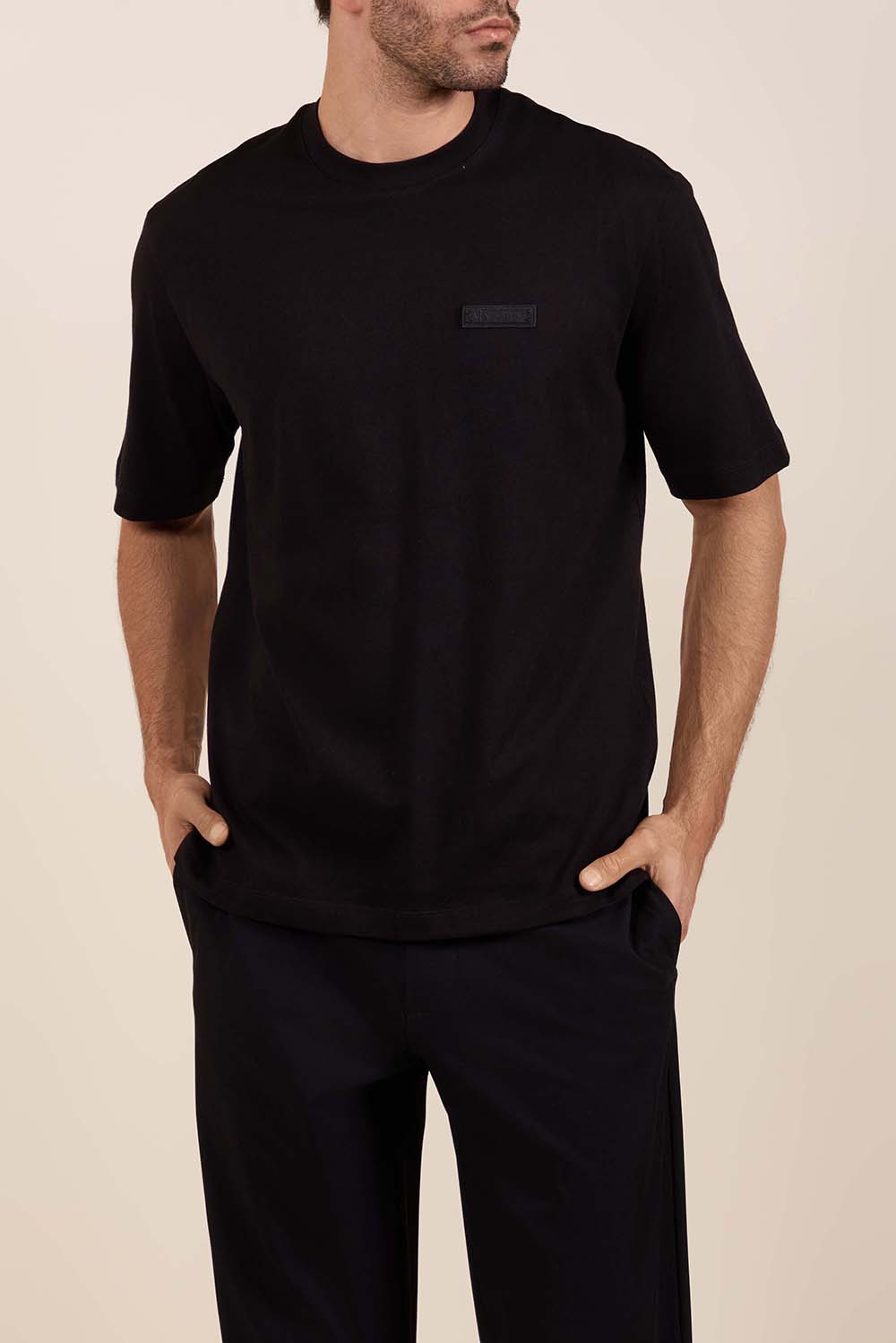 תמונת דוגמן קידמית של חולצת טי