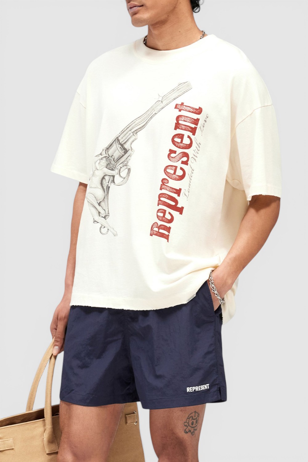 תמונת דוגמן קידמית של חולצת טי אוברסייז