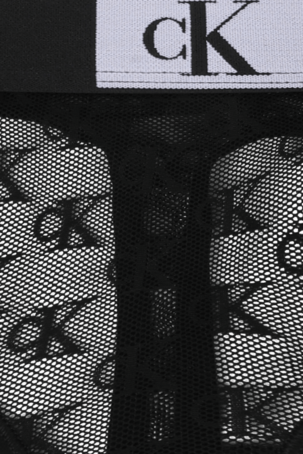 תמונת תקריב של חזייה בסגנון תחרה עם הדפס 