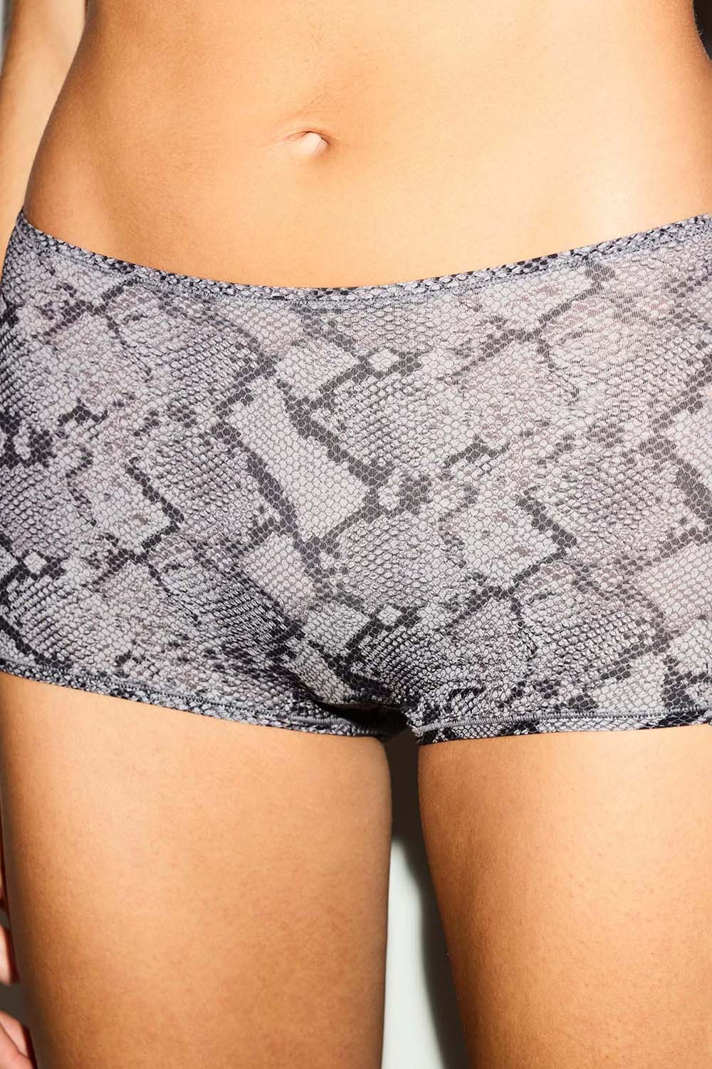 תמונת תקריב דוגמן של BOYSHORT