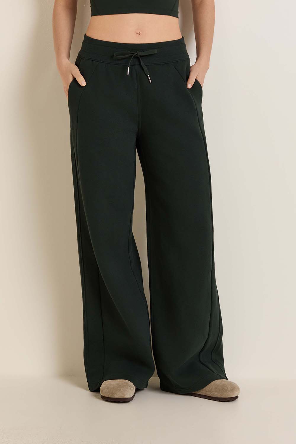 תמונת דוגמן קידמית של lululemon Align&trade; High-Rise Crop 23